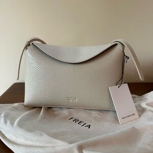 FREJA New York Hudson Bag in Oat Croc